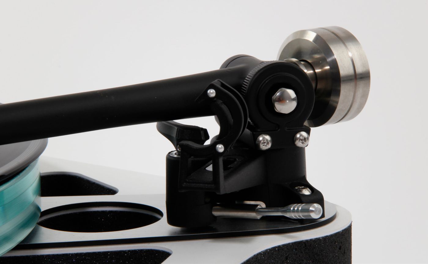Rega Planar 8 Turntable Fitted with Ortofon 2MR Bronze Cartridge